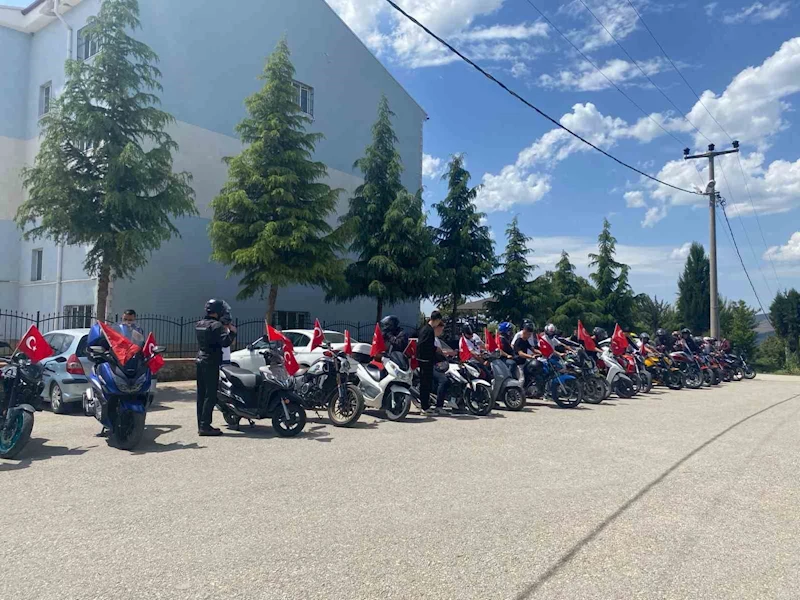 Fark edilmek ve kask kullanımına dikkat çektiler
