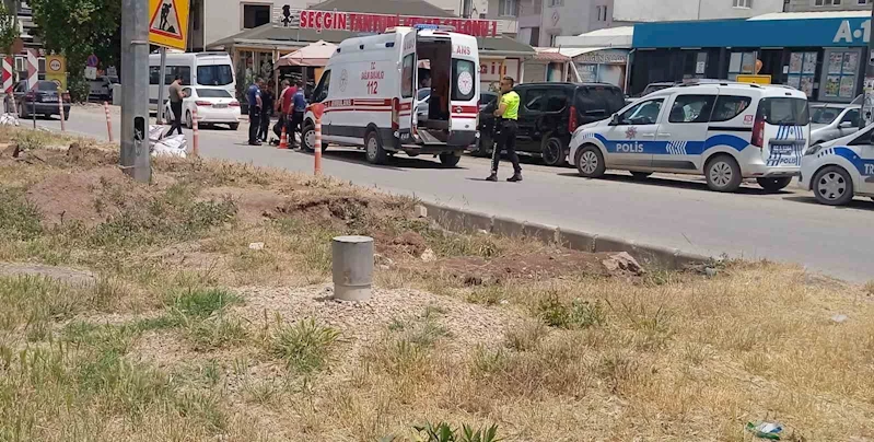 Motosiklet yayaya çarptı: 1 yaralı
