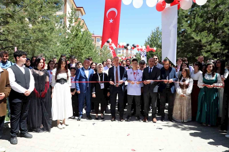 Ağrı Hayrettin Atmaca Anadolu Lisesi’nden 19 proje TÜBİTAK fuarında sergilendi

