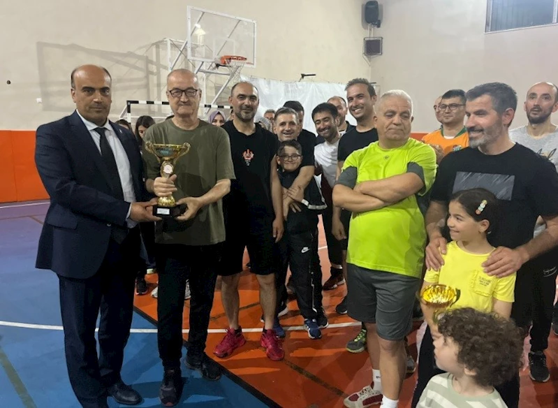 Öğretmenler arası voleybol turnuvası Tavşanlı’da sona erdi
