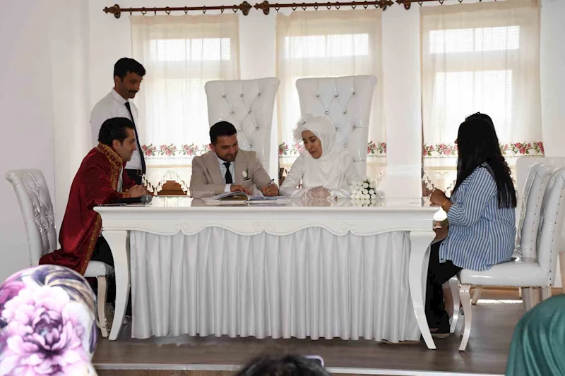 Nikah dairesinde 25.05.2025 yoğunluğu
