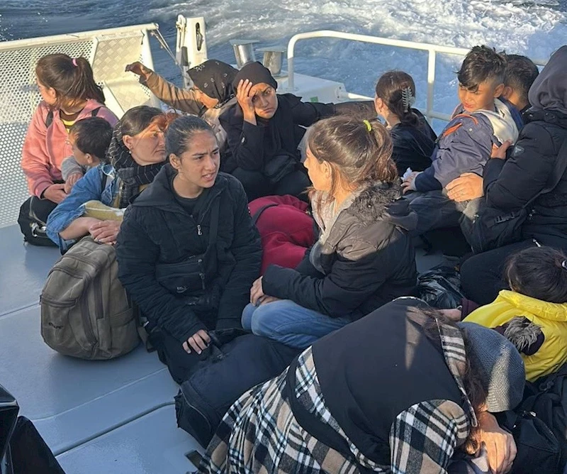 Sahil Güvenlik, geri itilen 16’sı çocuk 53 göçmeni kurtardı
