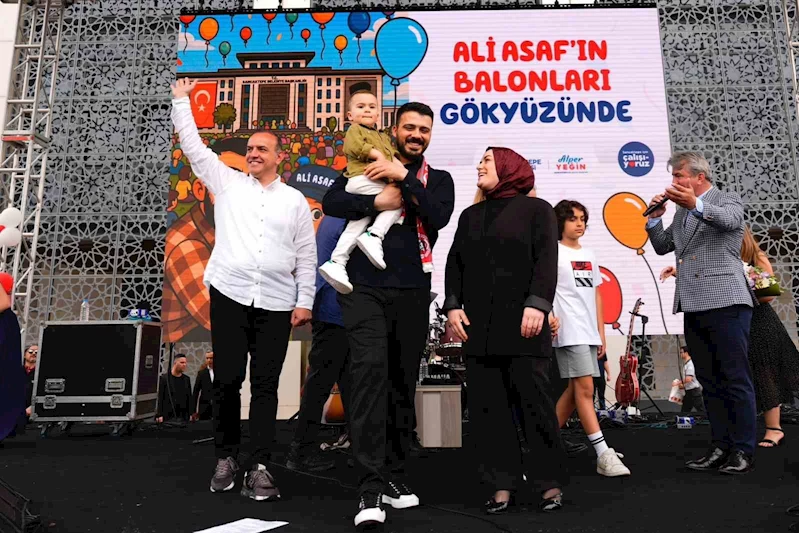Binlerce balon minik Ali Asaf için gökyüzüne bırakıldı
