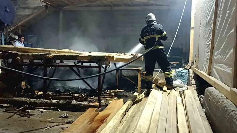 Burdur’da hizar atölyesinde çıkan yangın kısa sürede söndürüldü
