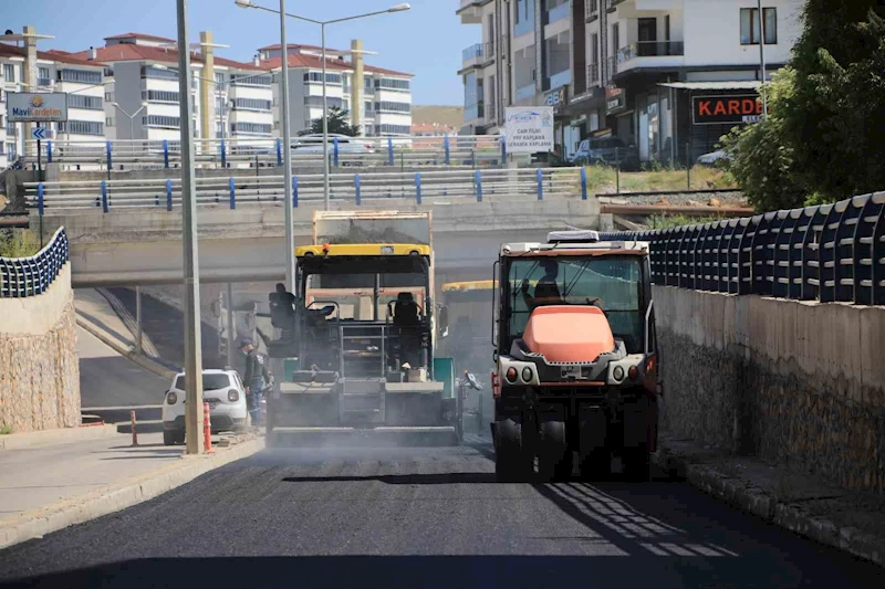 Elazığ’da asfaltlama çalışmaları sürüyor
