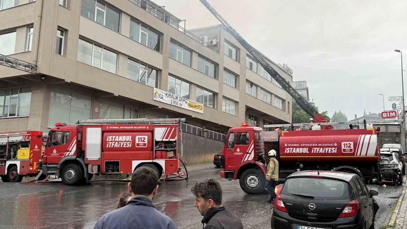 Eyüpsultan’da tekstil fabrikasında yangın paniği
