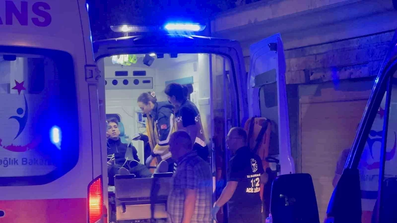 2 otomobil kafa kafa çarpıştı: 6 yaralı
