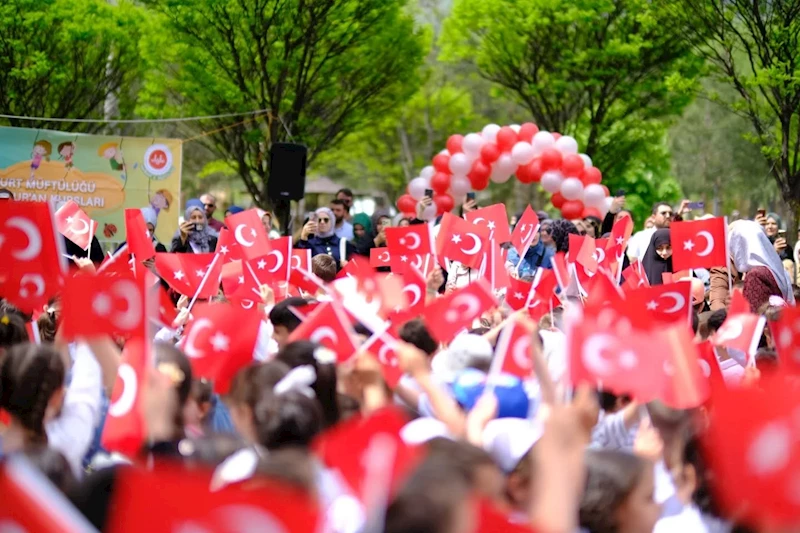 Kur’an kursları yılsonu şenliği renkli görüntülere sahne oldu
