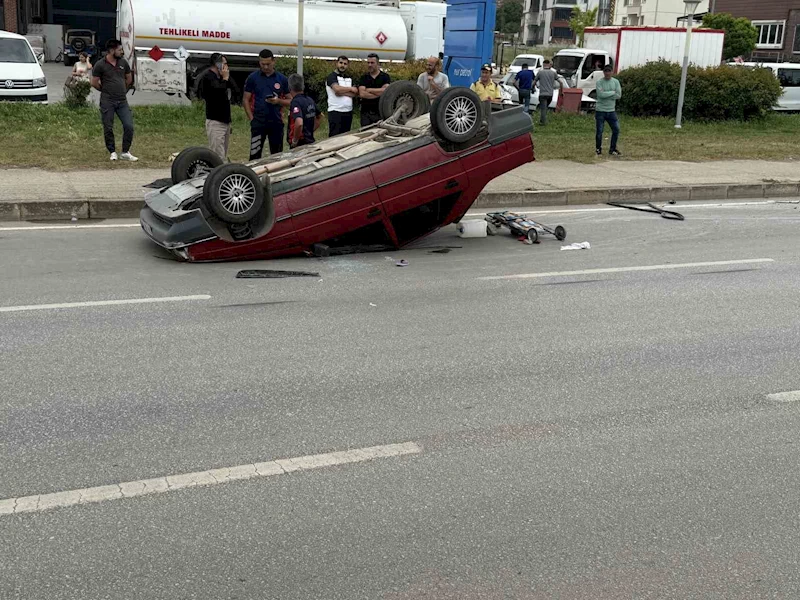Takla atan araçtaki 2 kişi yaralandı
