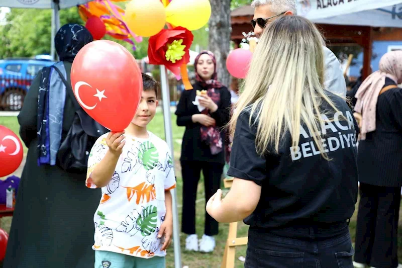 Alaca’da minik öğrenciler doyasıya eğlendi
