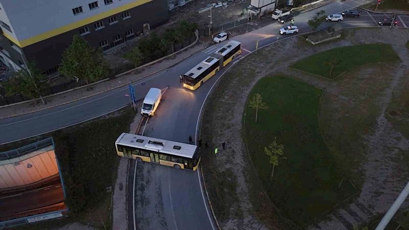 Avcılar’da freni patlayan İETT otobüsü bir başka otobüse çarptı, yol trafiğe kapandı
