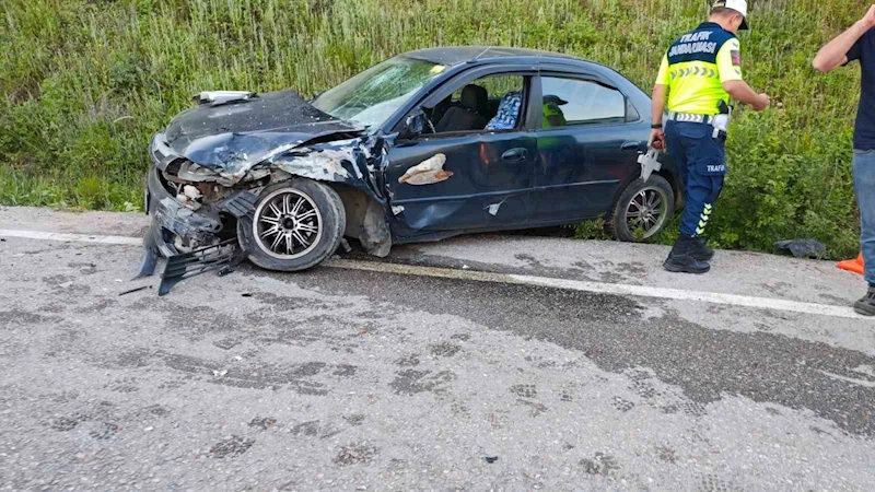 Bursa’da iki otomobil kafa kafaya çarpıştı: 3 yaralı
