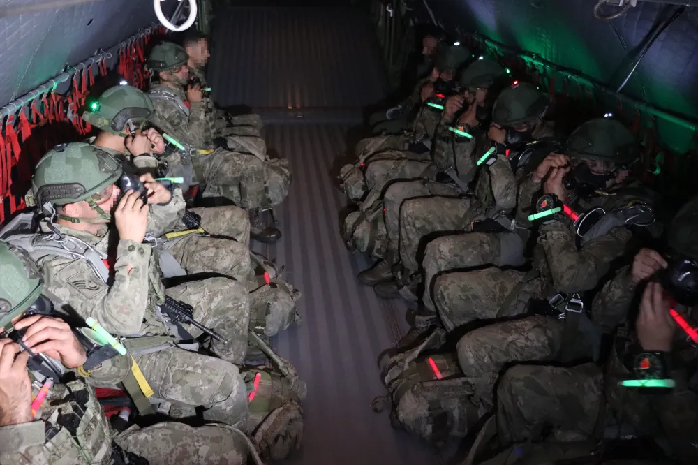 Erciyes-2025 Tatbikatı, gece atlayışı ile başladı