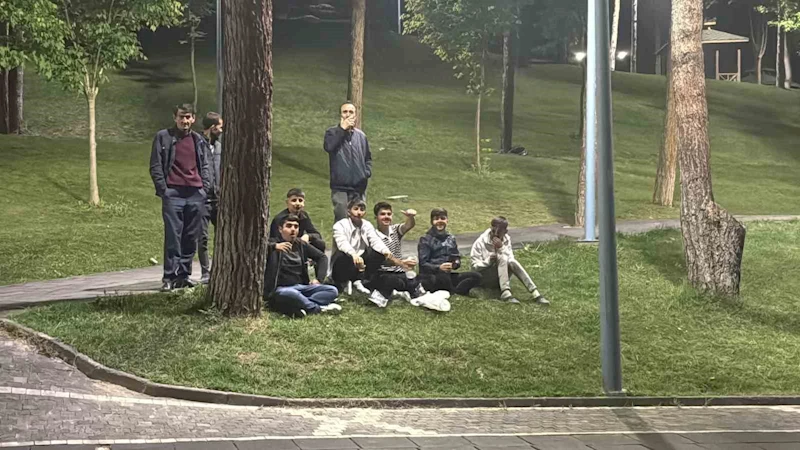 Motosiklet sürücülerine ceza yağdı; onlar ise çekirdek yiyerek izledi
