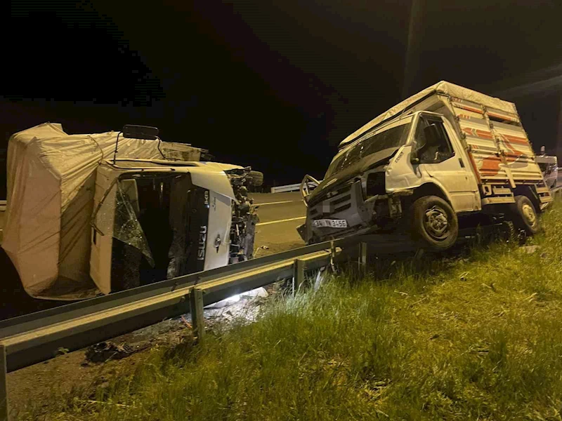 Kars’ta iki kamyonet çarpıştı: 3 yaralı
