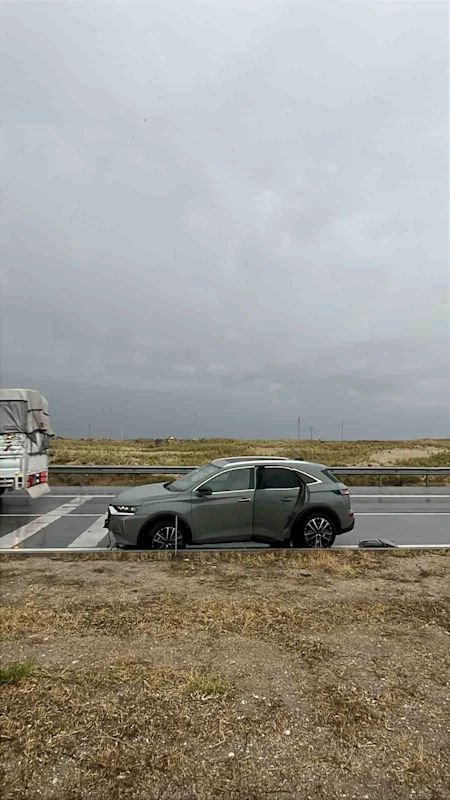 Karapınar’da otomobil refüje çarptı: 1 yaralı
