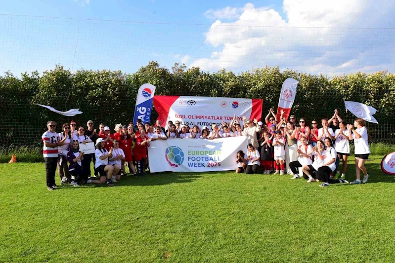 160 özel sporcu İzmir Bayındır’da yeşil sahada buluştu
