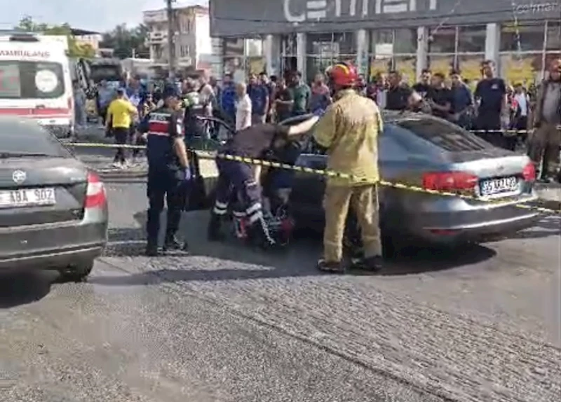 İzmir’de otomobile silahlı saldırı: Aynı aileden 3 kişi öldü
