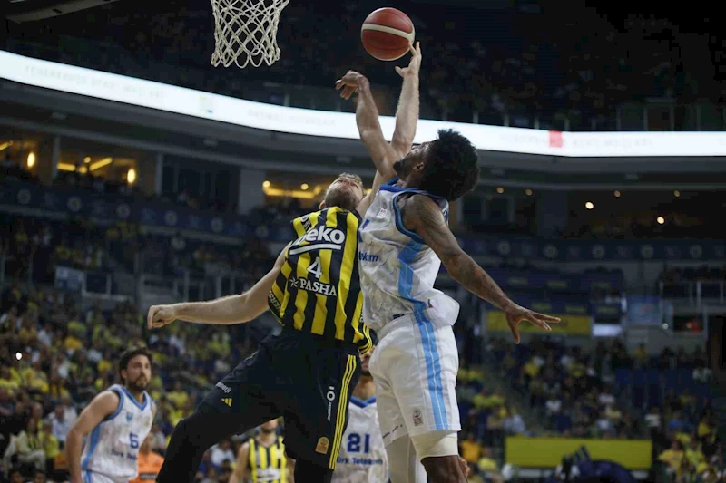 Fenerbahçe seride 1-0 öne geçti
