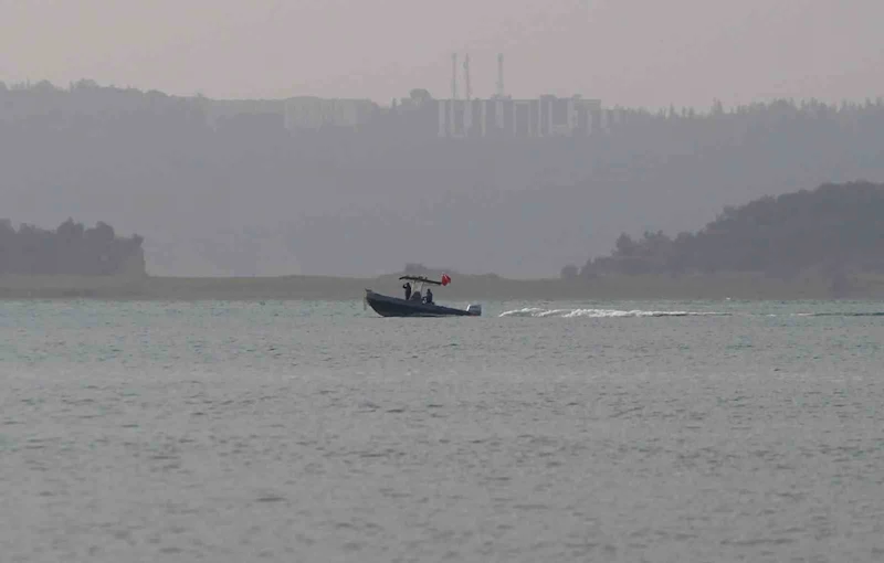 Tekneden göle düşen genci arama çalışmaları sürüyor

