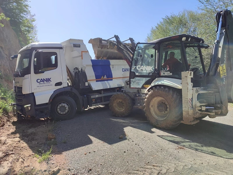 Canik’te kırsalda yol çalışması
