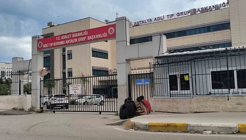 Oyun oynarken balkondan düşen küçük çocuğun cenazesi gözyaşları içinde teslim alındı
