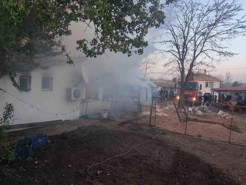 Babaeski’de köy evinde yangın

