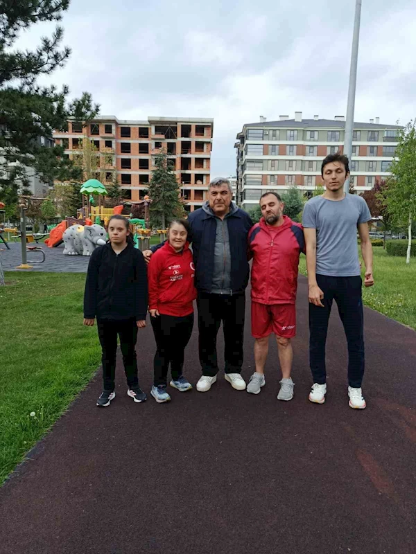 Şampiyon sporculara moral ziyareti
