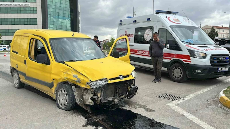 Karaman’da iki hafif ticari araç çarpıştı: 2 yaralı
