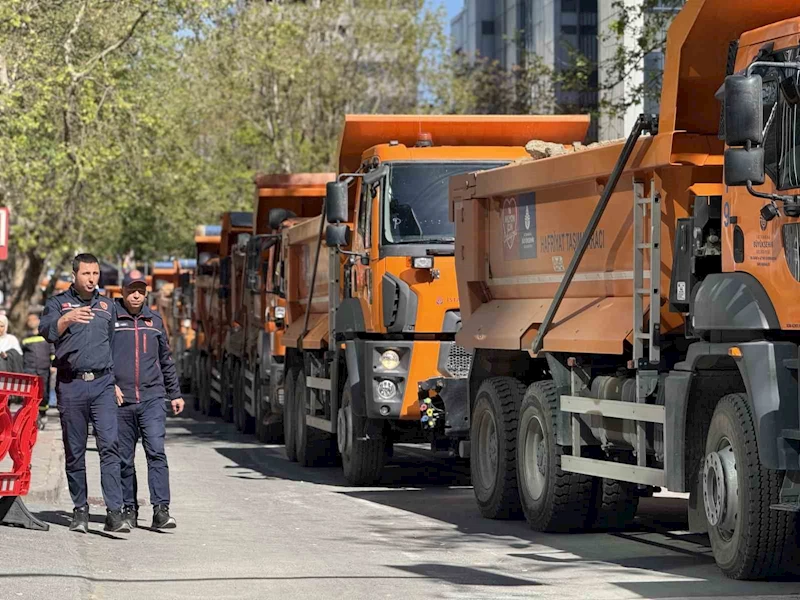 Sarıyer’de çöken yolu onarma çalışmaları devam ediyor
