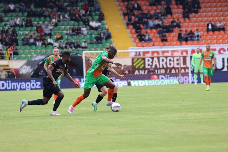 Trendyol Süper Lig: Alanyaspor: 1 - Kayserispor: 0 (İlk yarı)
