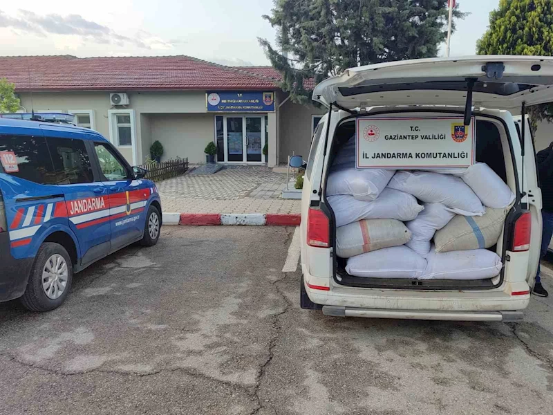 Jandarma milyonluk kaçak malzemeye el koydu
