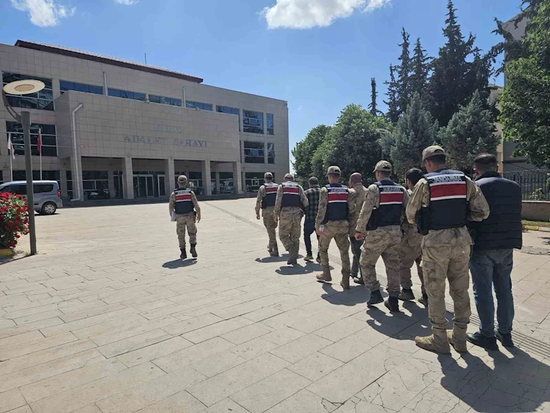 Kilis’te sit alanında kaçak kazı yapan 5 şüpheli suçüstü yakalandı
