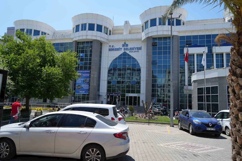 Edremit Belediyesi Yapı Kontrol Müdürlüğü’ne operasyon: 3’ü belediye personeli 7 kişi gözaltında
