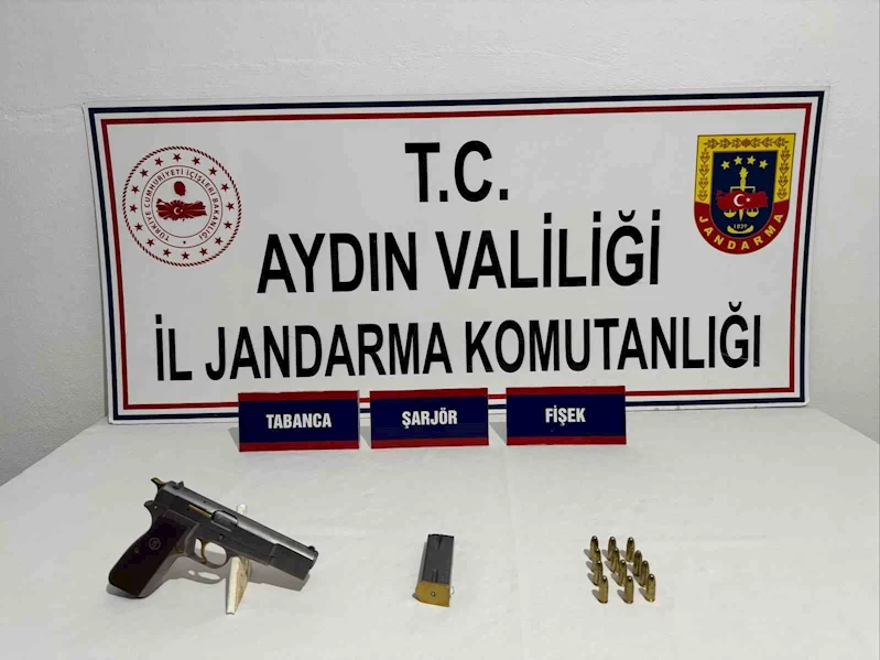 Kuşadası ve Söke’de ruhsatsız av tüfeği ve tabanca ele geçirildi
