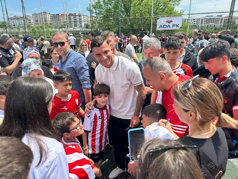 Samsunsporlu oyunculardan miniklere motivasyon ziyareti
