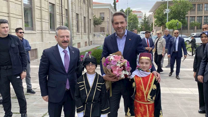 Bakan Bayraktar, Eskişehir Valiliği’ni ziyaret etti
