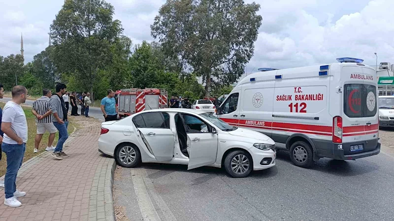 Manavgat’ta iki otomobil çarpıştı
