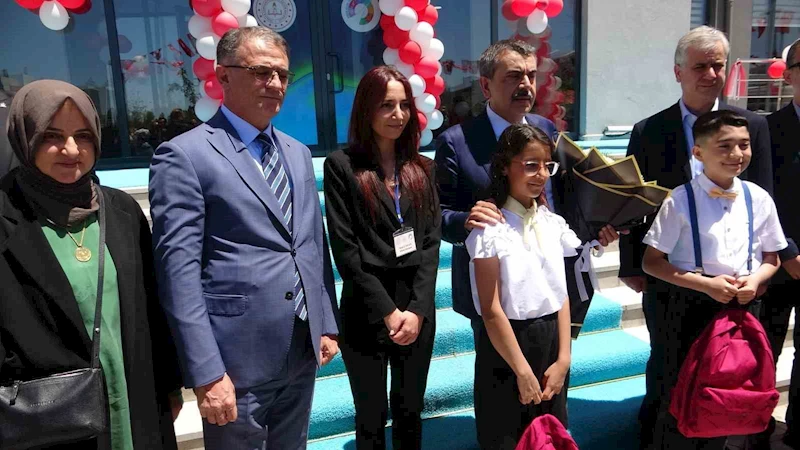 Milli Eğitim Bakanı Tekin, Erciş Bilim ve Sanat Merkezi’nin açılışını yaptı

