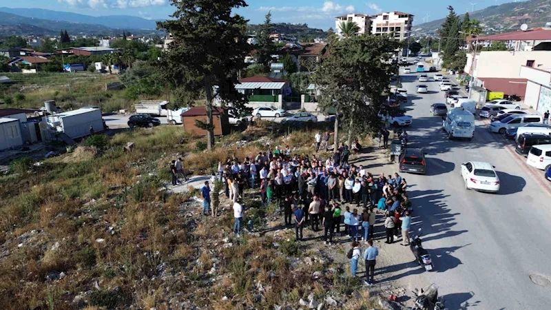 Vatandaşlar arasında anlaşmazlık nedeniyle bir kazma dahi vurulamadı
