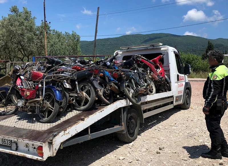 Erdek’te  tescilsiz motosikletler toplandı
