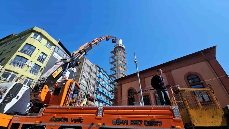 Zonguldak’ta 100 yıllık caminin minaresi risk nedeniyle yıkılıyor
