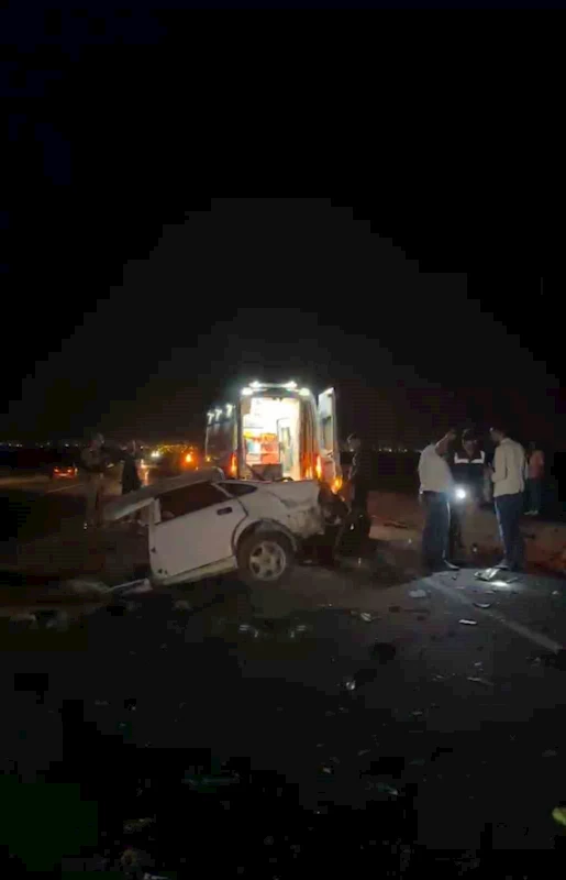 Siverek’te otomobil tıra çarptı: 1 ölü, 1 yaralı
