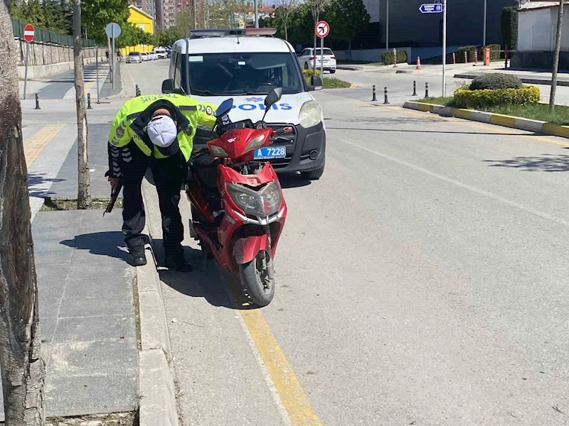 Motosikletten düşen sürücü yaralandı
