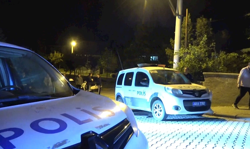 Kütahya’da ’dur’ ihtarına uymayan araçtaki 2 kişi kovalamaca sonucu yakalandı
