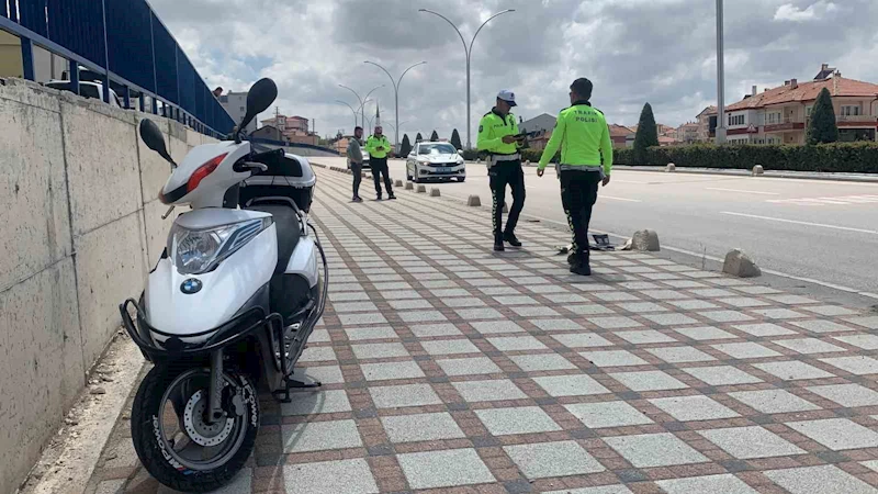 Kazada motosikletle birlikte 20 metre sürüklenen sürücüsü yaralandı
