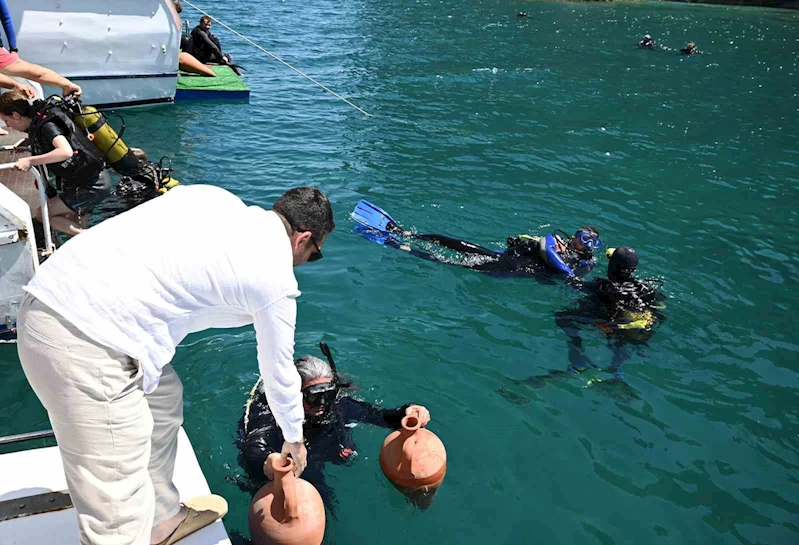 Kemer’de Hıdırellez Dalışı renkli görüntülere sahne oldu
