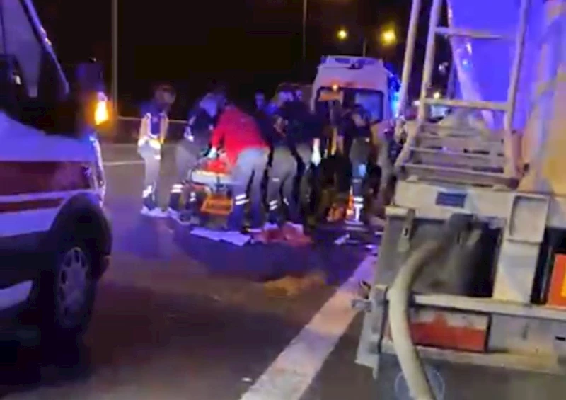 TEM’de arıza nedeniyle araçtan inen 2 kişiye tır çarptı
