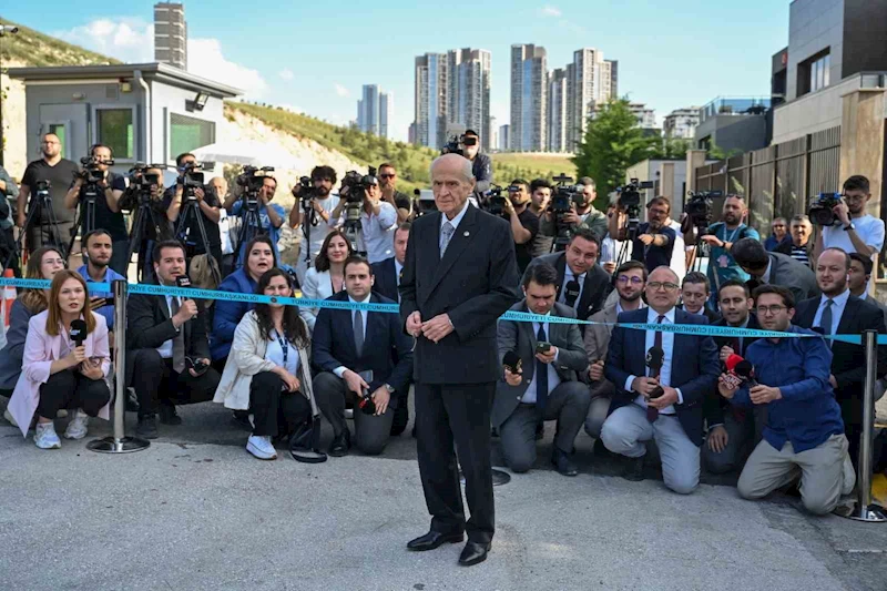 Cumhurbaşkanı Erdoğan, MHP Genel Başkanı Bahçeli’yi ziyaret etti
