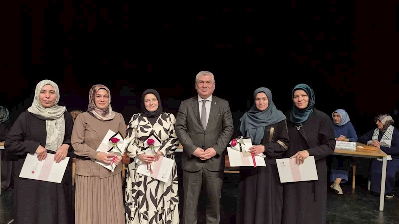 Yetişkin Kur’an kursu öğrencileri bilgilerini yarıştırdı
